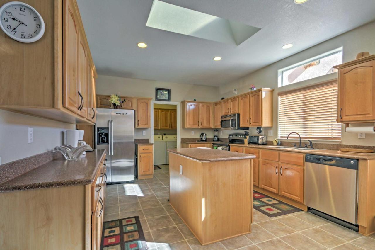 Beautiful Kanab Home With Yard - Walk To Restaurants Luaran gambar